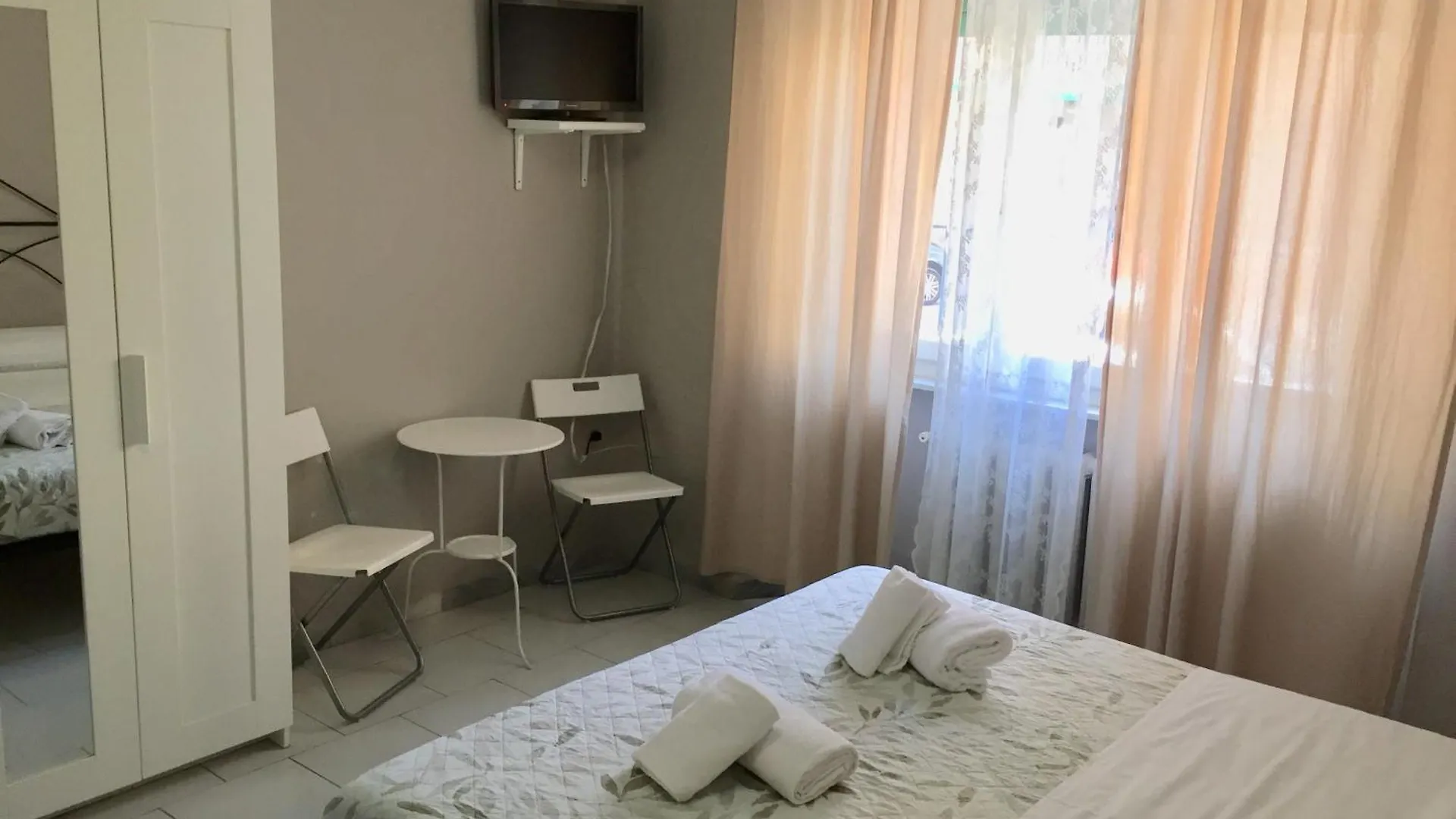 6 Keys Bed & Breakfast Pisa