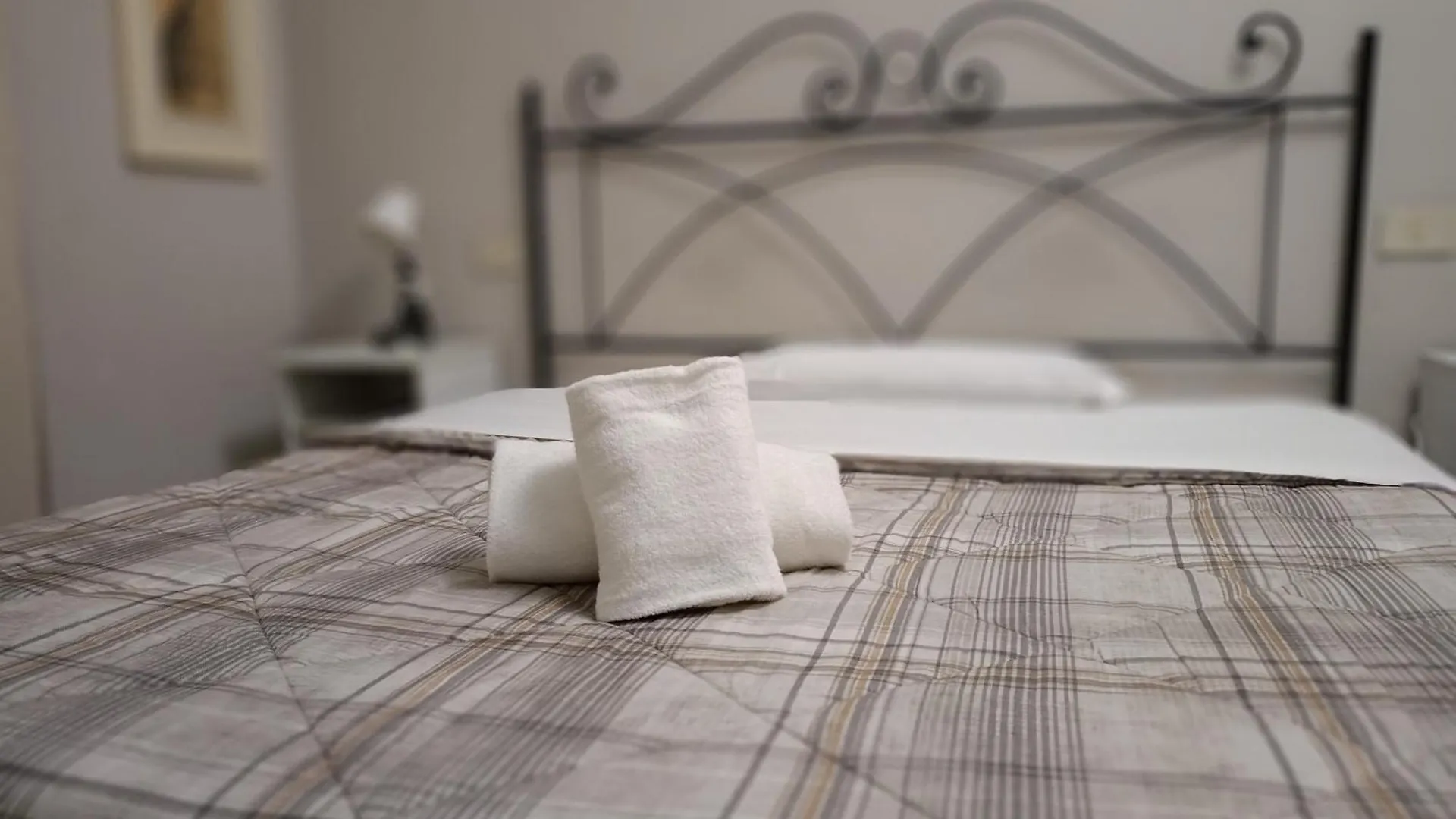 6 Keys Bed & Breakfast Pisa